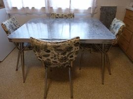 Beautiful Vintage table and chairs "Excellent Condition"