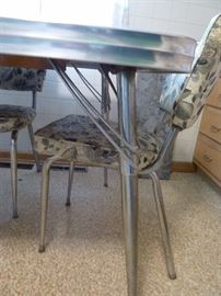 Beautiful Vintage table and chairs "Excellent Condition"
