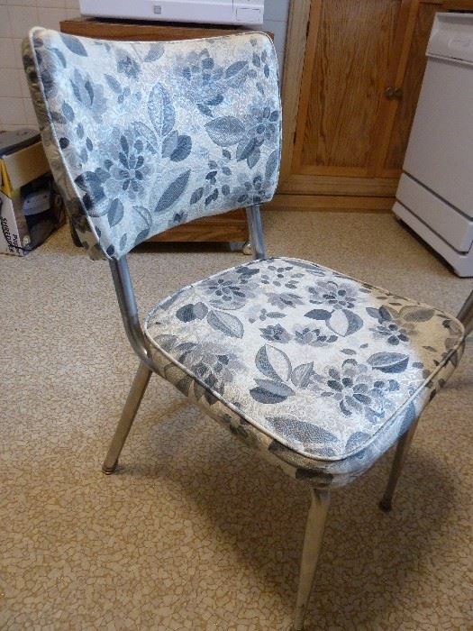 Beautiful Vintage table and chairs "Excellent Condition"