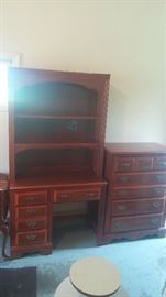 Matching Broyhill bedroom pieces