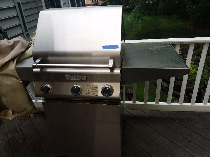Ducane naural gas grill - hooks up to your house - No more propane tanks needed 