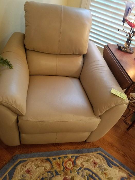 Like new electric recliner - from Havertys