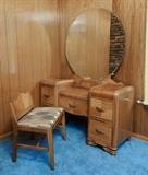 Waterfall Deco Vanity w/Mirror & Bench  375.00
