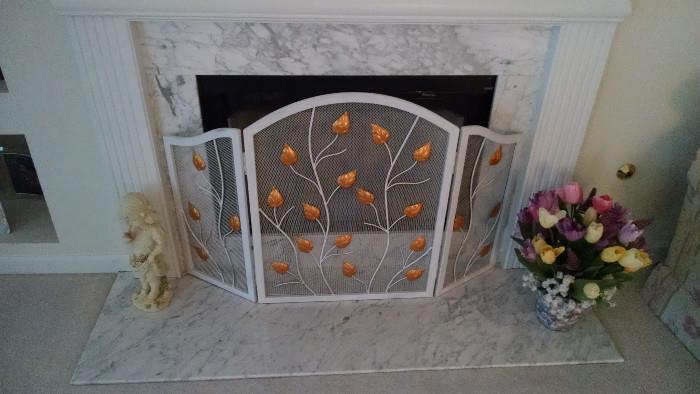 Fireplace screen, white with gold leaves