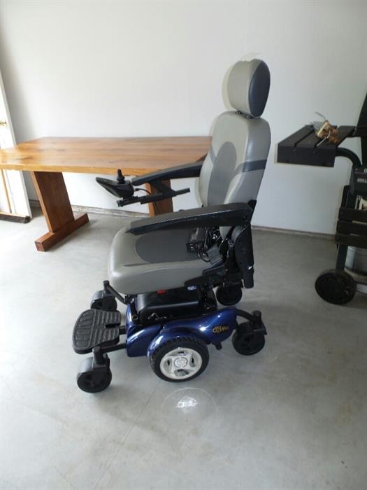 Golden Compass Scooter Chair ~ Used A Few Time Only ~ WORKS GREAT
