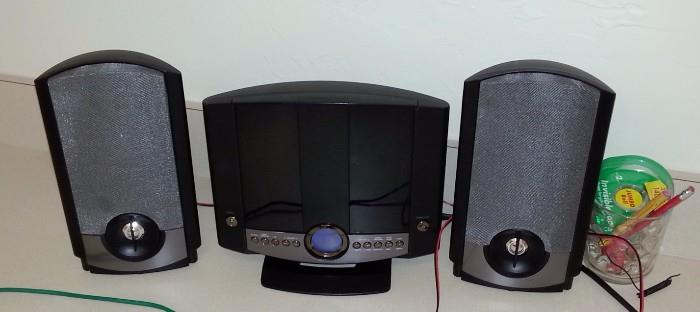 CD player with speakers