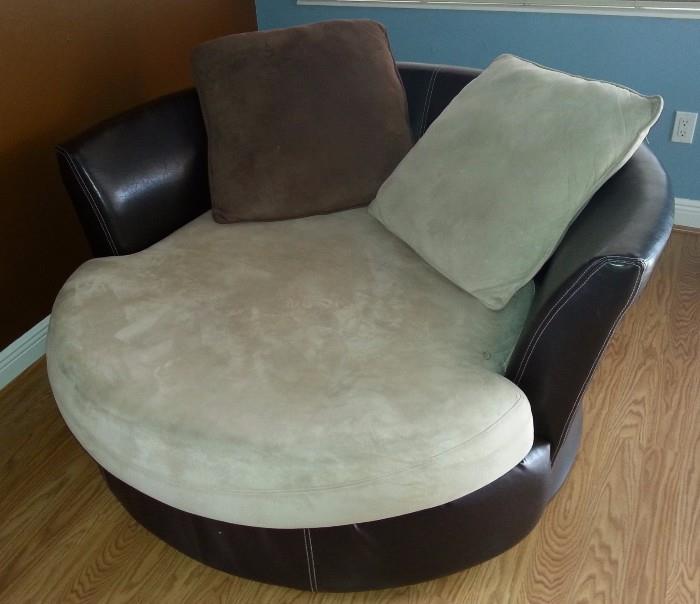 Large round chaise/chair