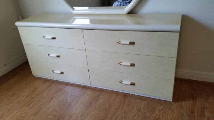 Laminate dresser and mirror in good condition