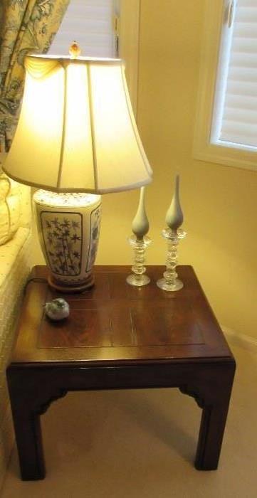 LAMP / END TABLE / HOME DECOR