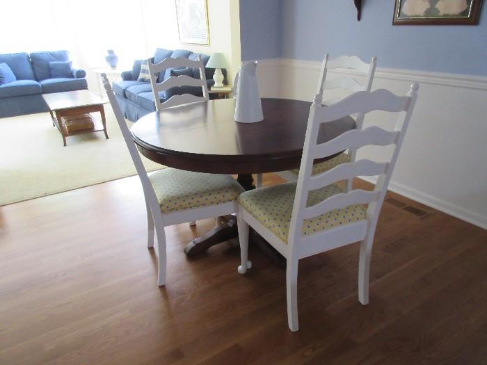 ETHAN ALLEN TABLE AND 4 CHAIRS