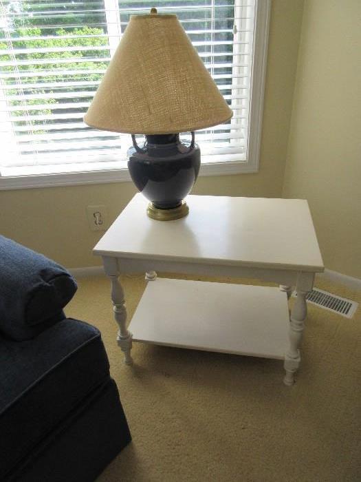 WHITE SIDE TABLE / BLUE LAMP