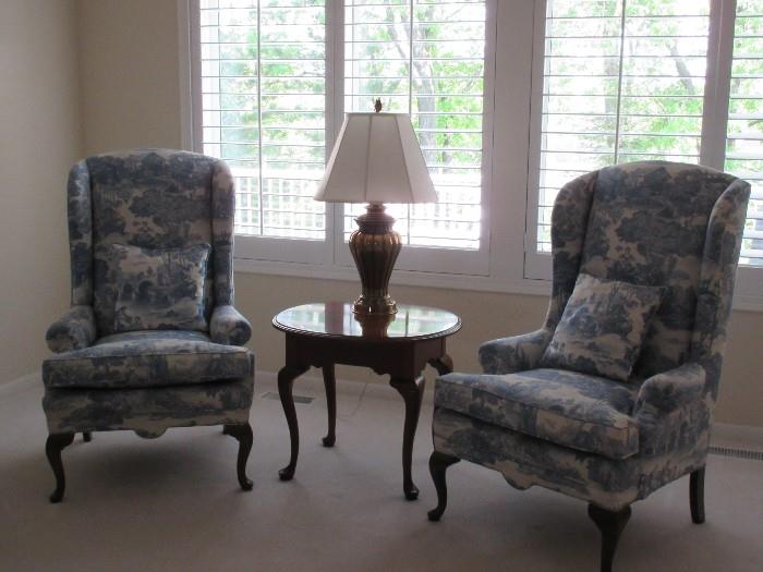 TOILE WING CHAIRS & DREXEL SIDE TABLE / LAMP