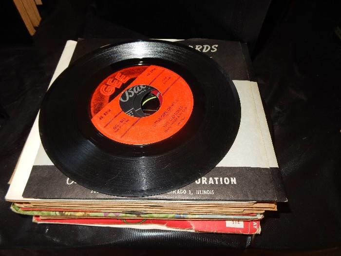 HUGE COLLECTION OF VERY VINTAGE 45'S