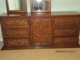 Bassett Dresser and mirrors, matching bedroom set