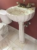 Pedestal sink