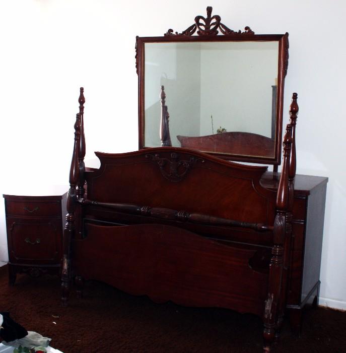 ANTIQUE FRENCH STYLE BED