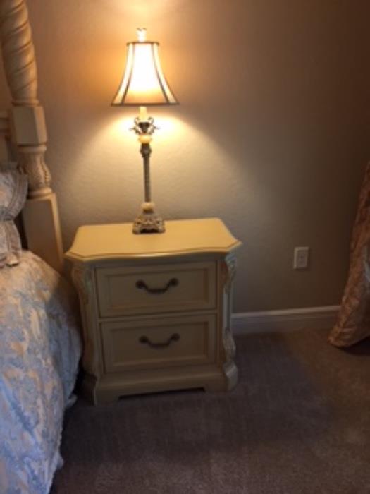 Thomasville pair of end tables