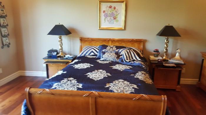 Beautiful Thomasville Bed and Night Stands
