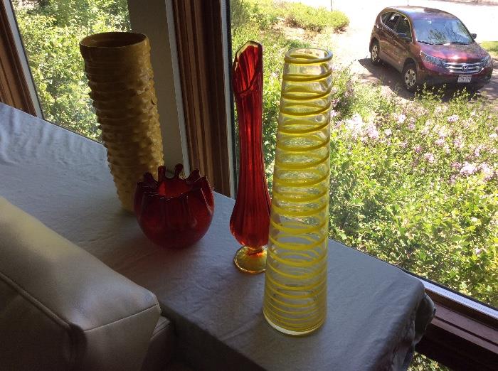 Pottery and glass vases, swung art