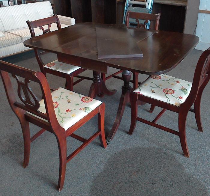 table and 4 chairs 