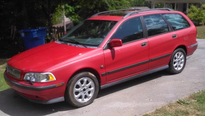 2000 Volvo V40, 79K, clear title