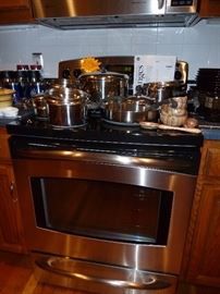 Stainless steel Convection oven with ceramic top and 5 burners