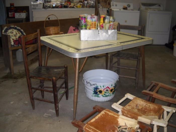 LAUNDRY ROOM FORMICA TOP KITCHEN TABLE