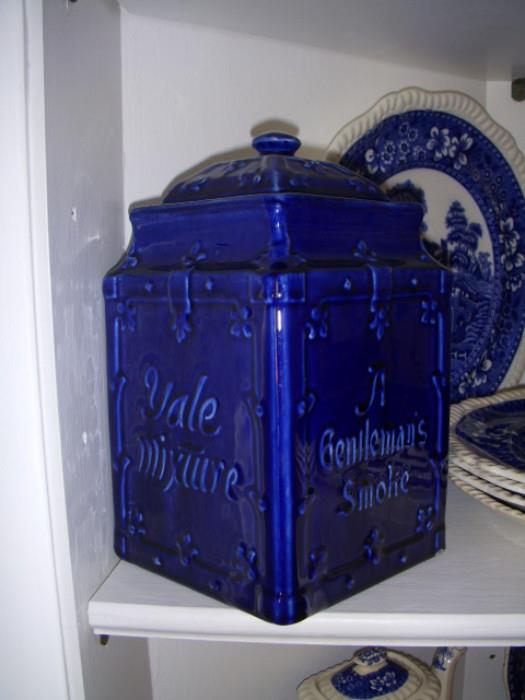 Yale Mixture advertising humidor in nice condition