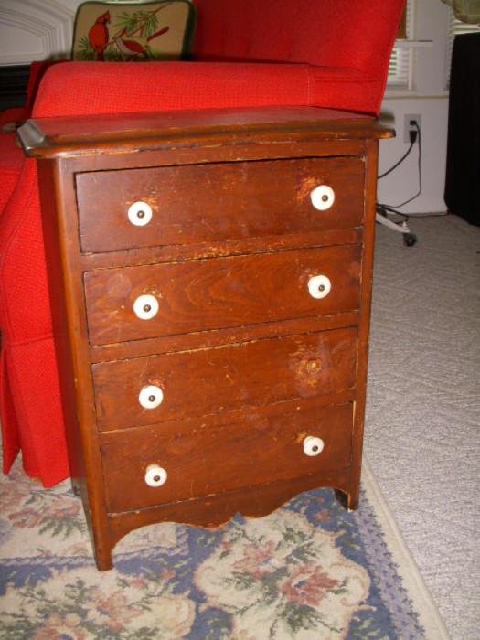 Child's diminutive 4 drawer pine dresser....one knob gone, but should be  able to find a replacement....