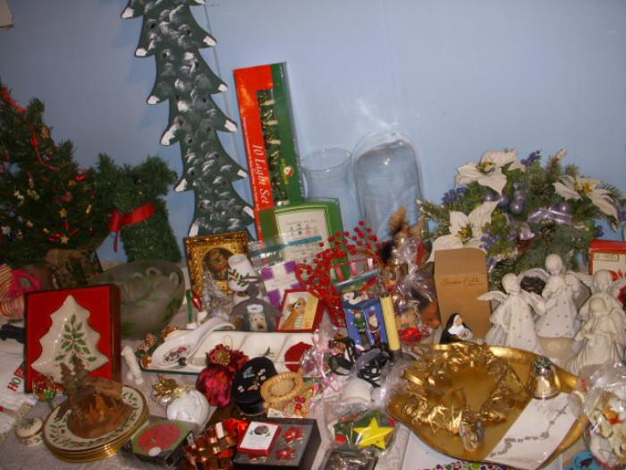 Christmas, including some Lenox "Holiday" pattern pieces