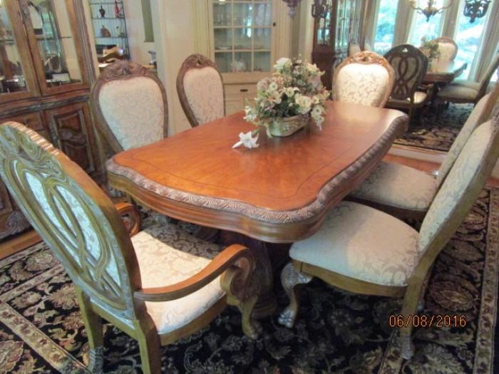 DINING TABLE AND CHAIRS.  PRISTEEN CONDITION.  HAS TABLE PAD AND TWO LEAVES.
