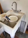 Utility sink