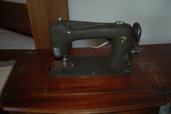 Montgomery Ward Vintage Sewing machine 