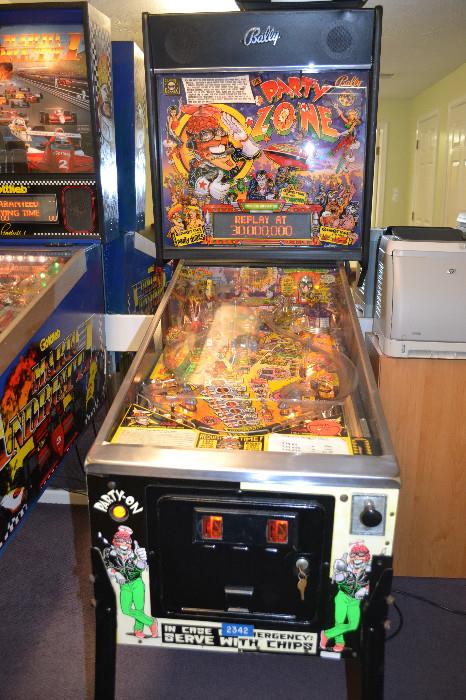 Party Zone Pinball Machine by Bally 1991 - in great working condition.
