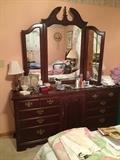 Thomasville Mahogany Dresser part of Bedroom Suite
