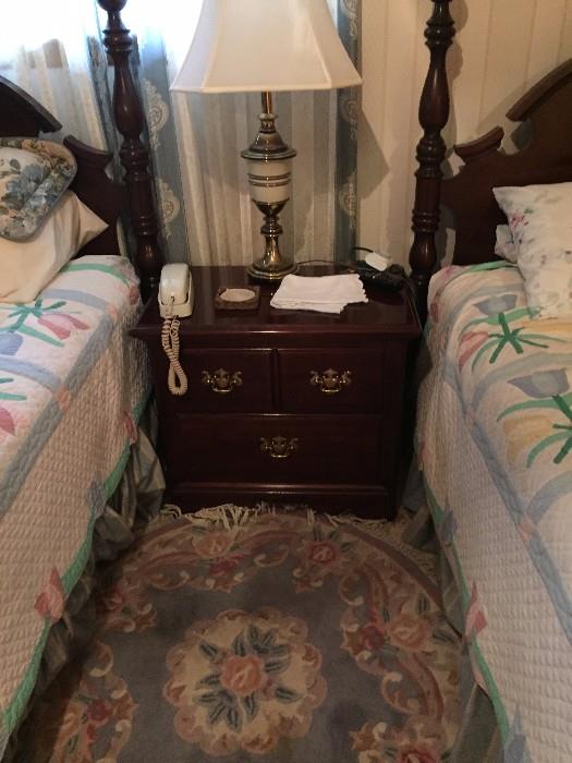 Thomasville Mahogany bedside table part of bedroom suite with twin headboards with posts