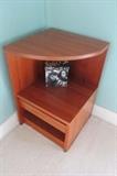 corner table
