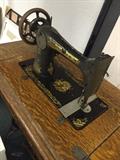 ANTIQUE SINGER TABLE SEWING MACHINE WITH CASE IRON LEGS