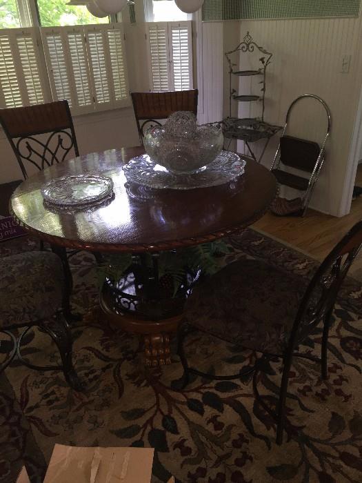 ROUND WOOD AND METAL CLAW FEET DINING ROOM TABLE WITH 4 CHAIRS