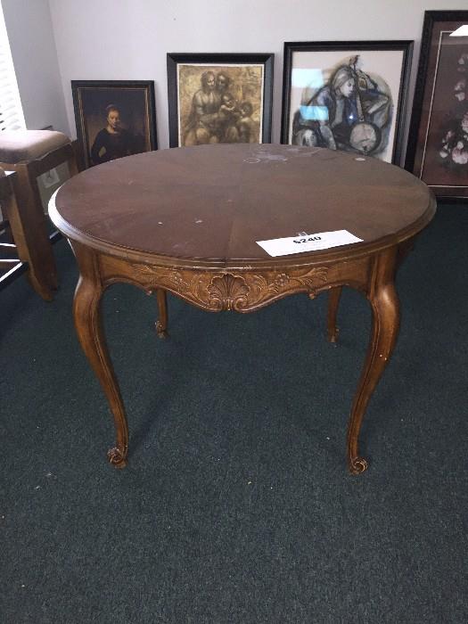 DREXEL QUEEN ANNE ROUND ORNATE HAND CARVED TABLE