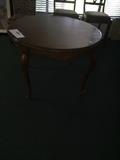 DREXEL QUEEN ANNE ROUND ORNATE HAND CARVED TABLE