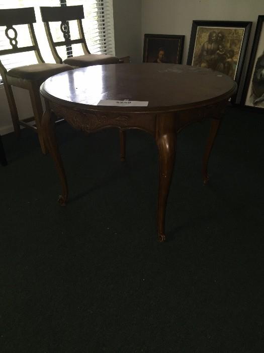 DREXEL QUEEN ANNE ROUND ORNATE HAND CARVED TABLE