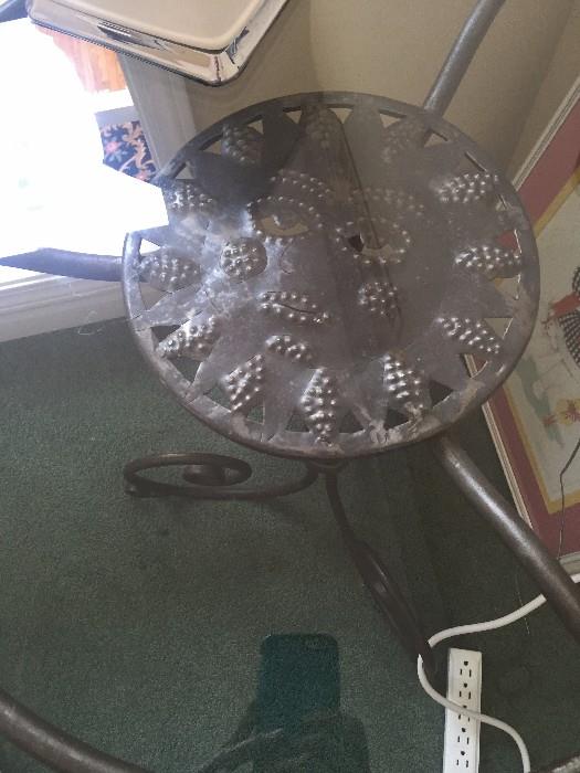 SMALL ROUND TABLE WITH METAL SUN 
