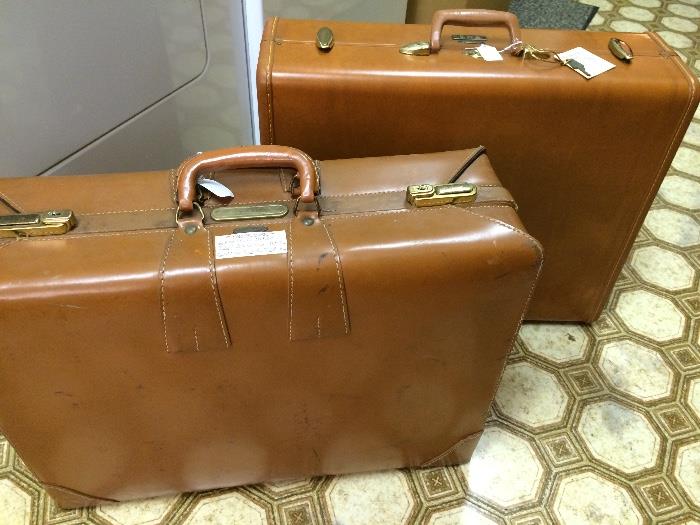vintage luggage.  Samsonite mens 3 suited-never used.  Tommy Traveler