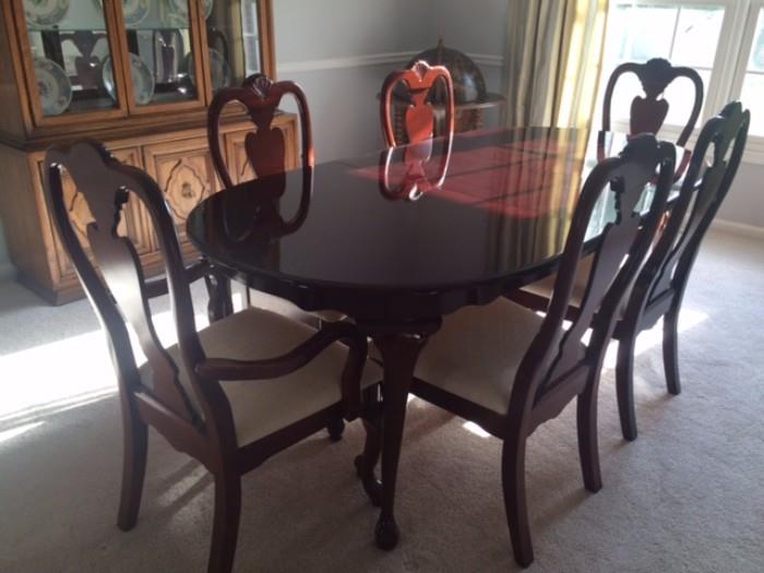 Cherry Dining Table with 6 chairs and table pads