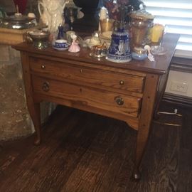 Oak end table 