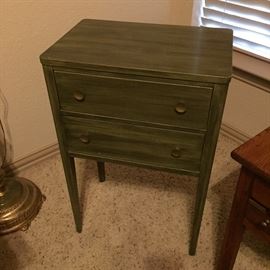 Sewing machine cabinet