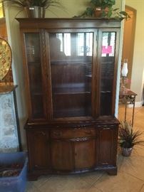Mahogany Duncan Phyfe style China cabinet in excellent condition