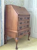 Secretariat dresser