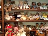 EXTENSIVE collection of teddy bears - vintage - collectible!
